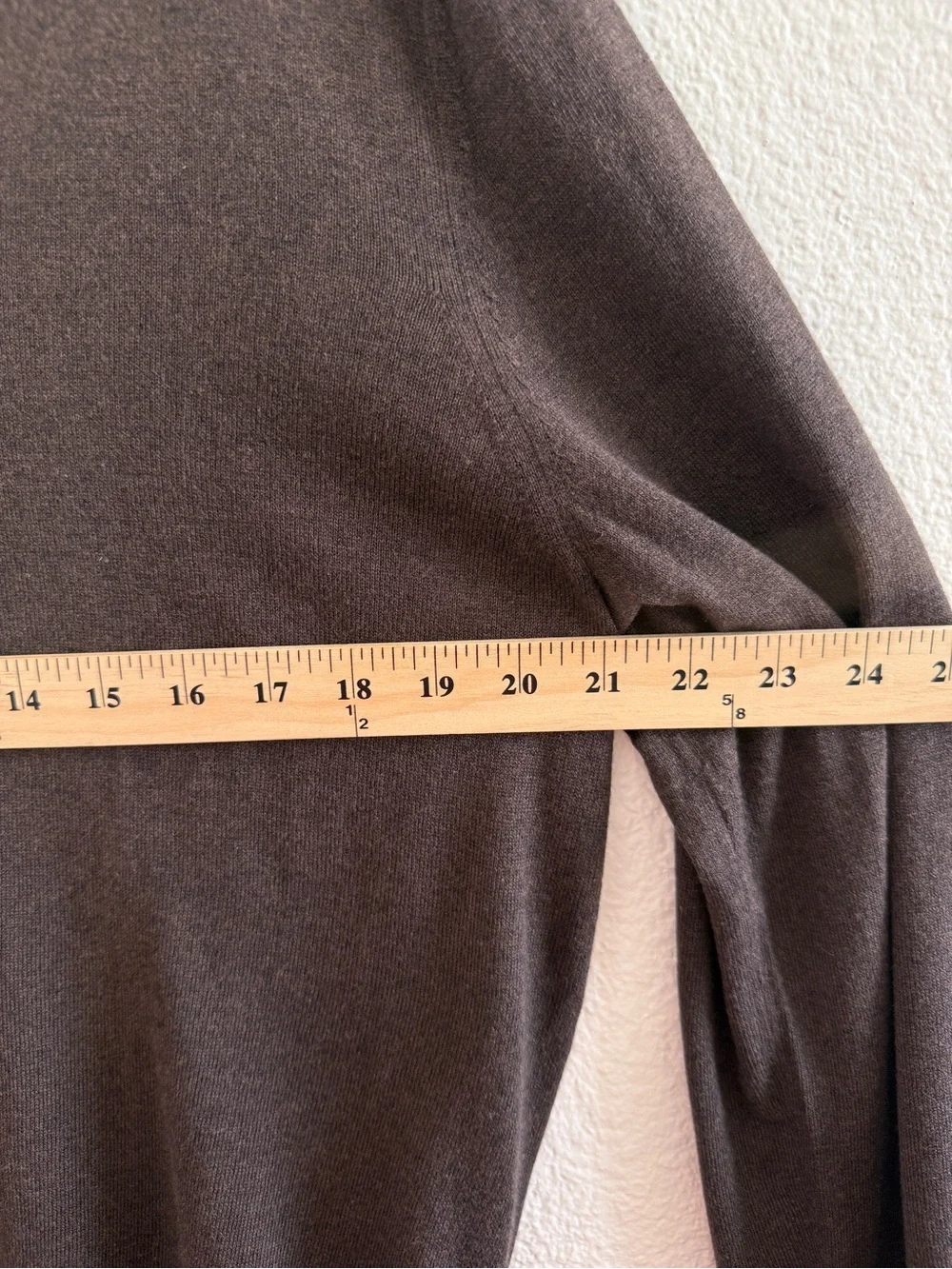Banana Republic Men’s Brown Silk, Cotton & Cashmere Luxury Blend V-Neck Sweater